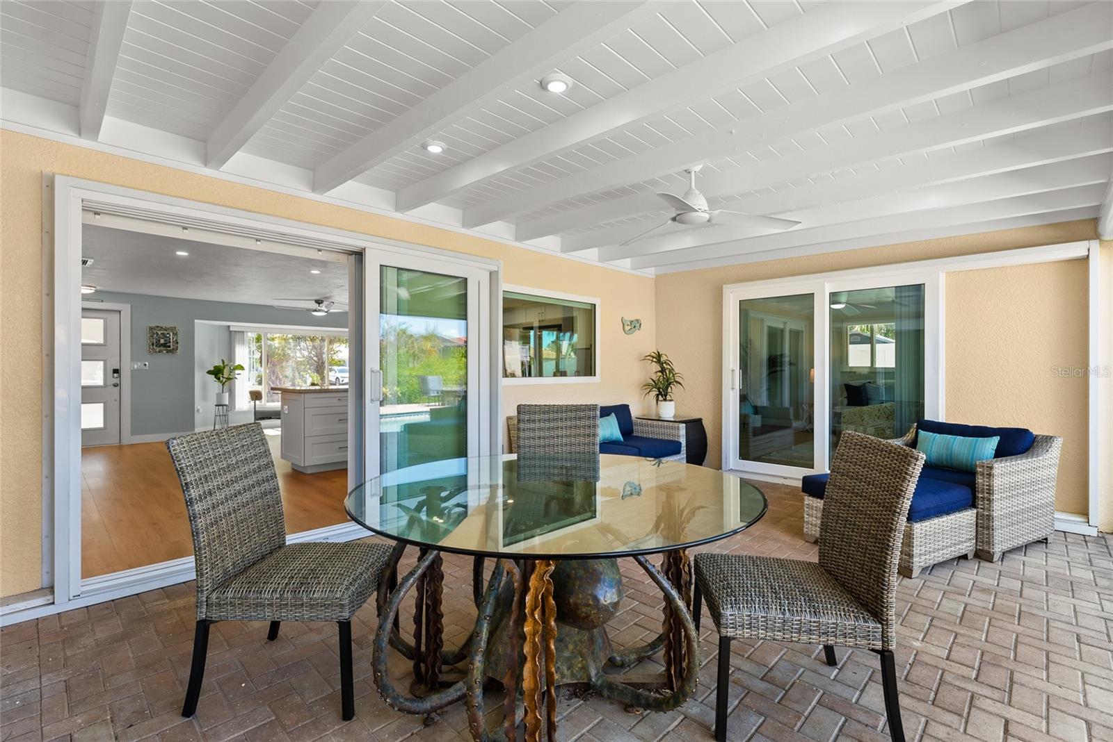 Image 20 of 59 For 353 Avenida Leona