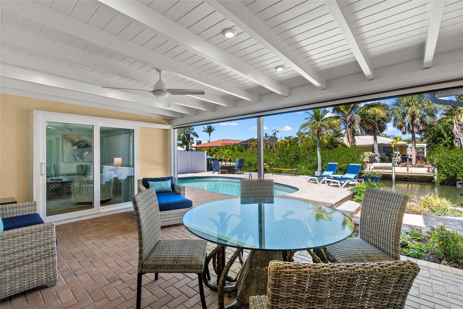 Image 22 of 59 For 353 Avenida Leona