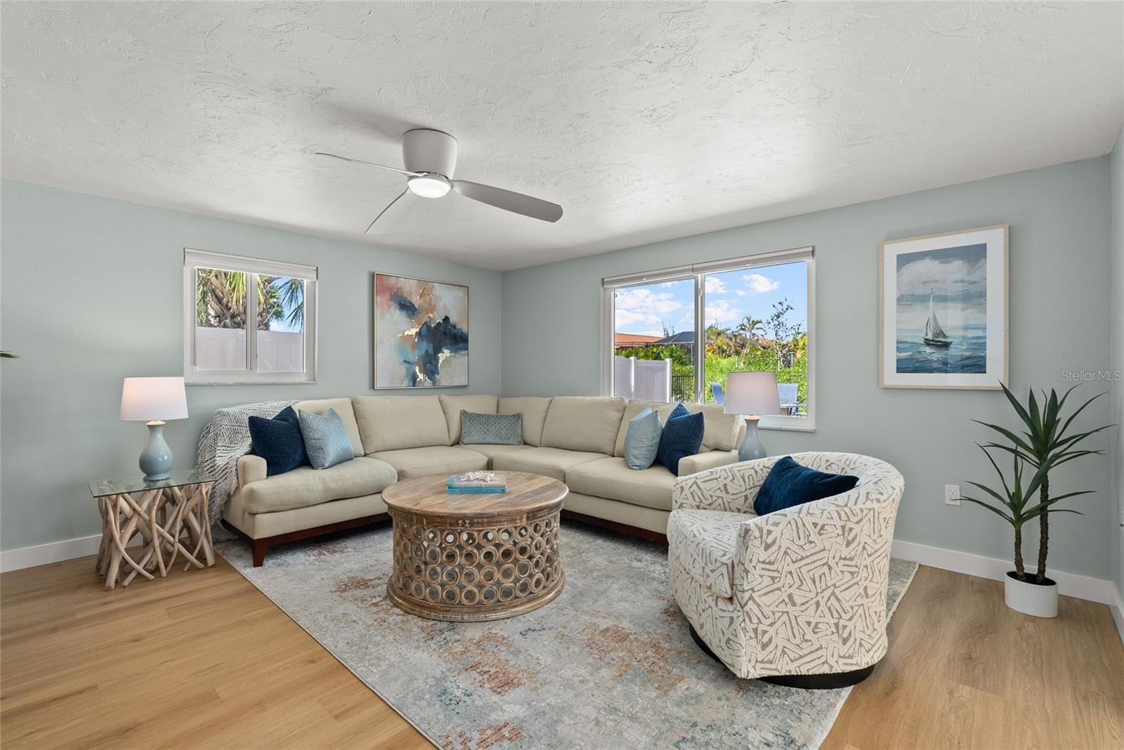 Image 23 of 59 For 353 Avenida Leona