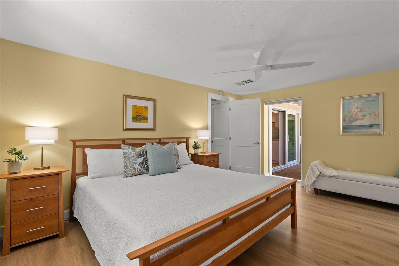 Image 25 of 59 For 353 Avenida Leona