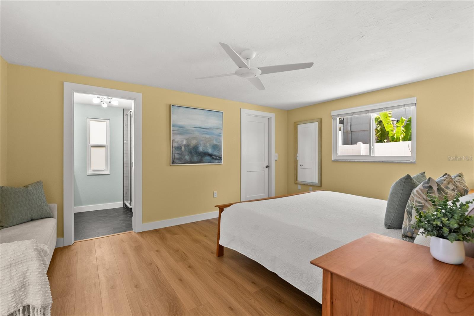 Image 26 of 59 For 353 Avenida Leona