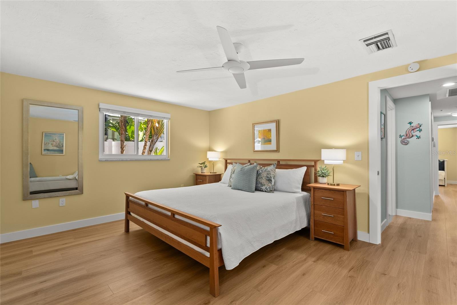 Image 27 of 59 For 353 Avenida Leona