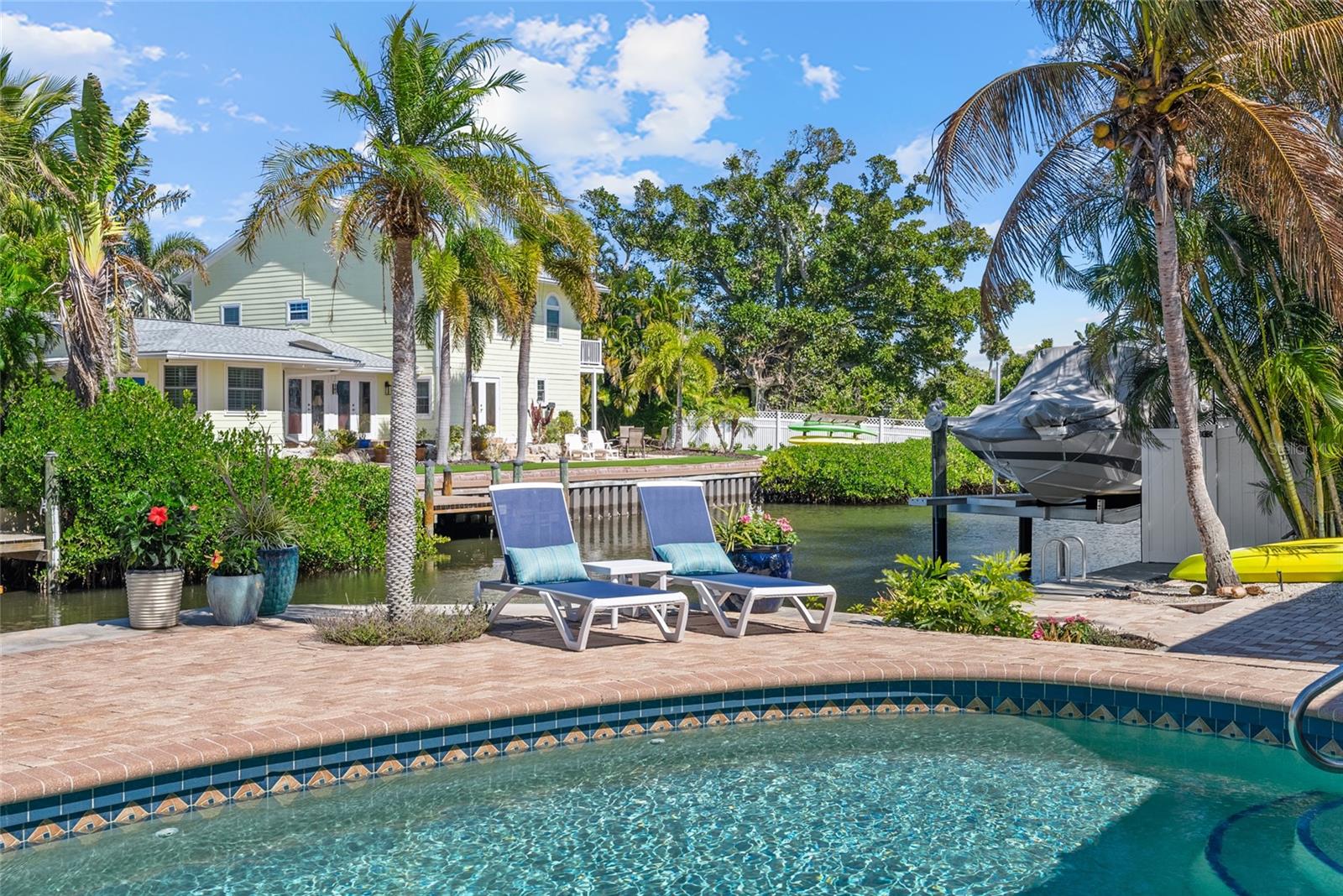 Image 43 of 59 For 353 Avenida Leona