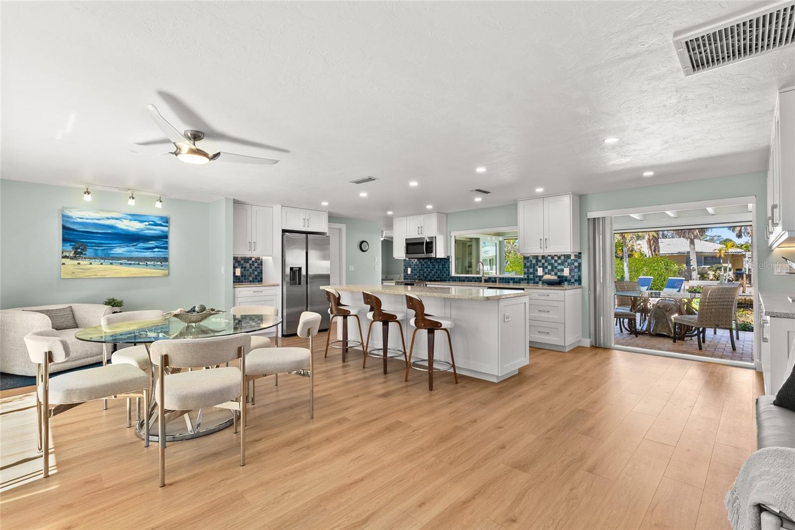 Image 6 of 59 For 353 Avenida Leona