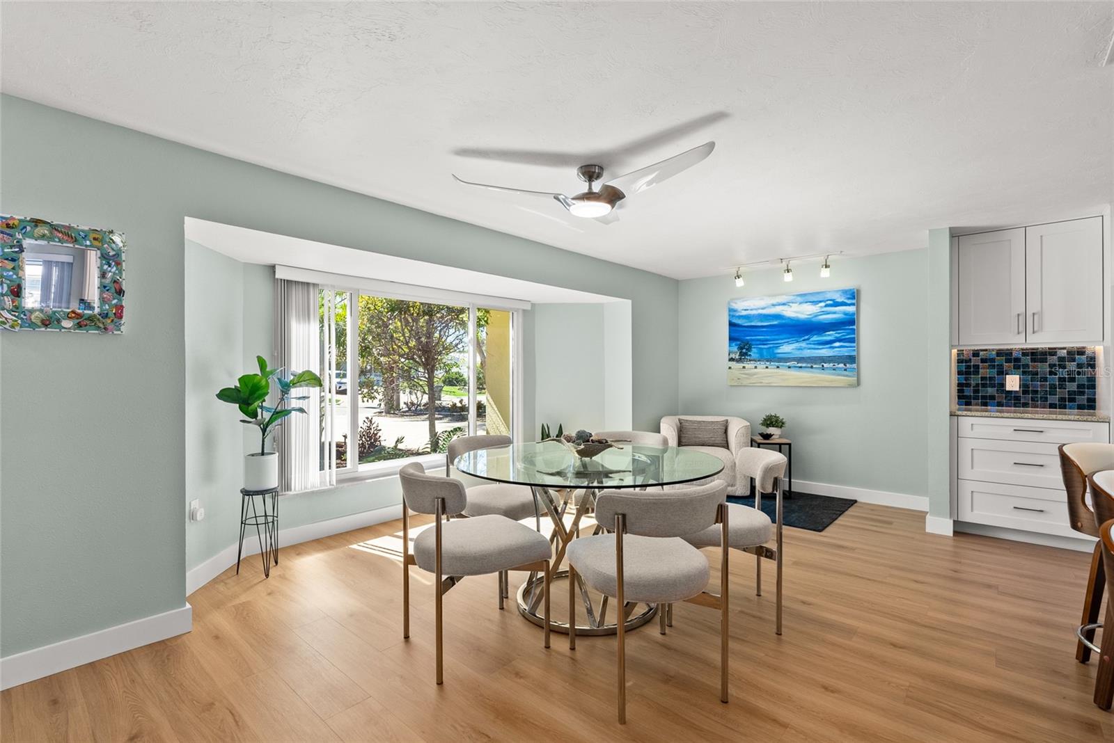 Image 9 of 59 For 353 Avenida Leona