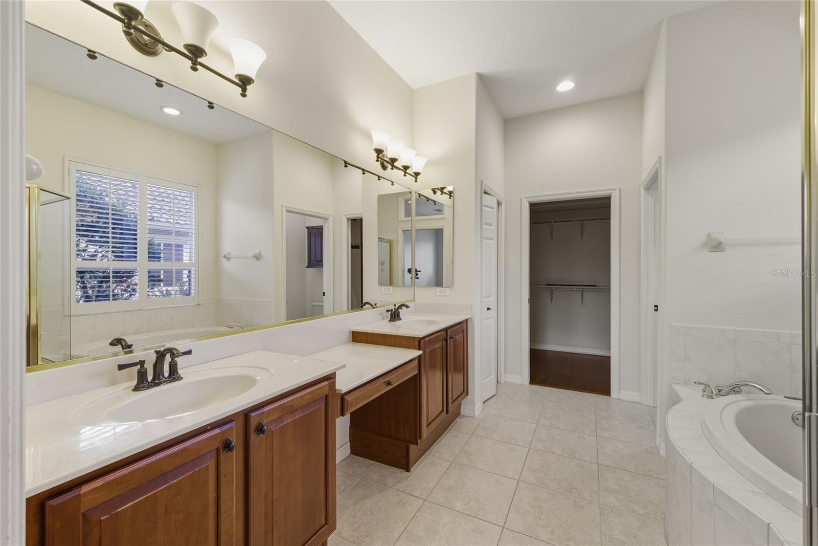 Image 22 of 66 For 6586 Waters Edge Way