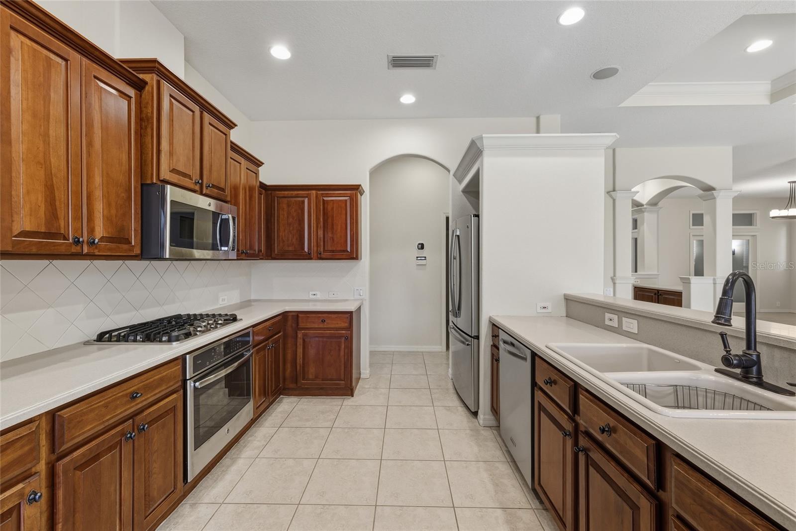 Image 29 of 66 For 6586 Waters Edge Way