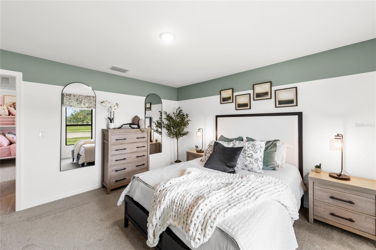 Image 12 of 15 For 118 Greenbriar Place