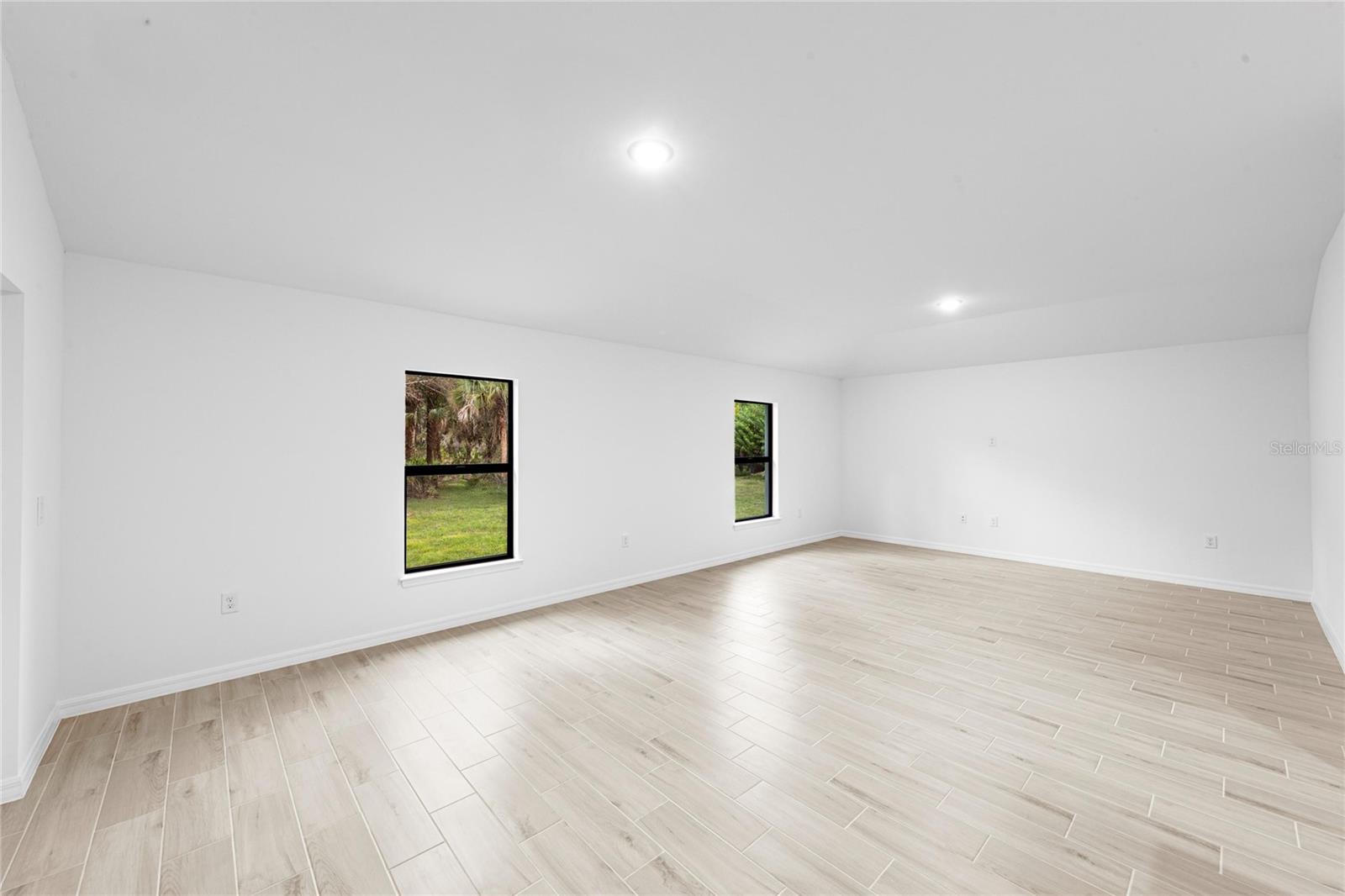 Image 4 of 17 For 1102 Ludlum Street