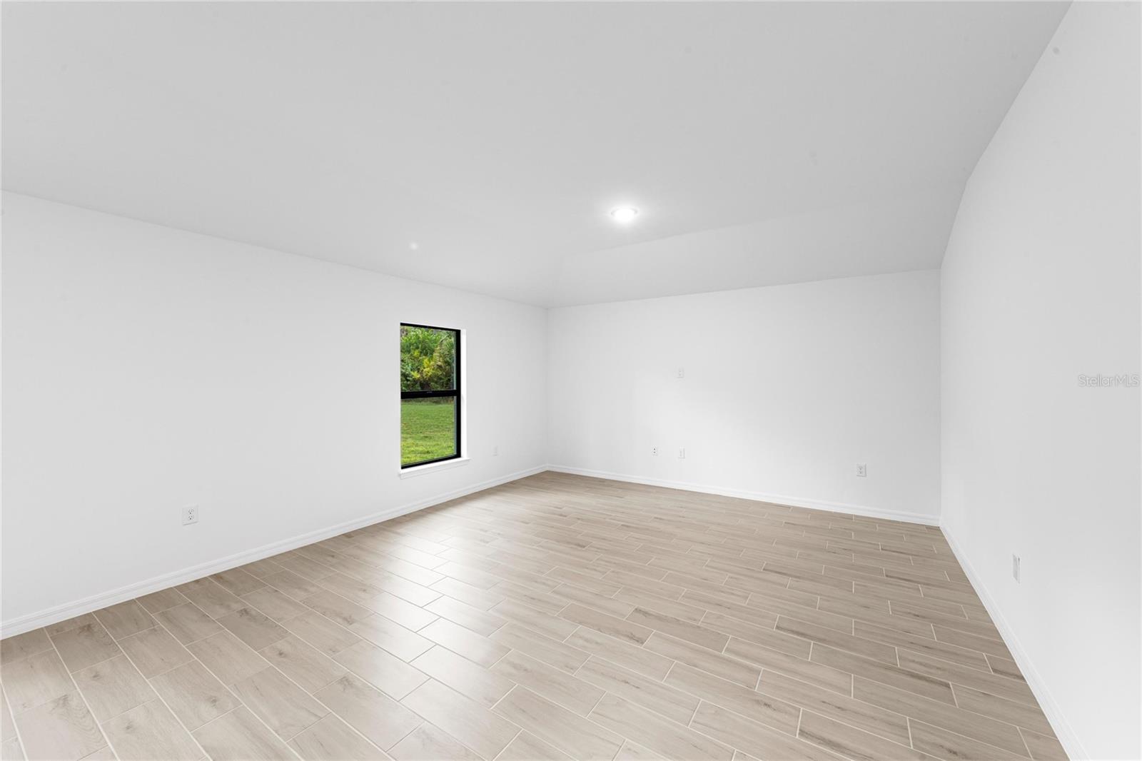 Image 9 of 17 For 1102 Ludlum Street