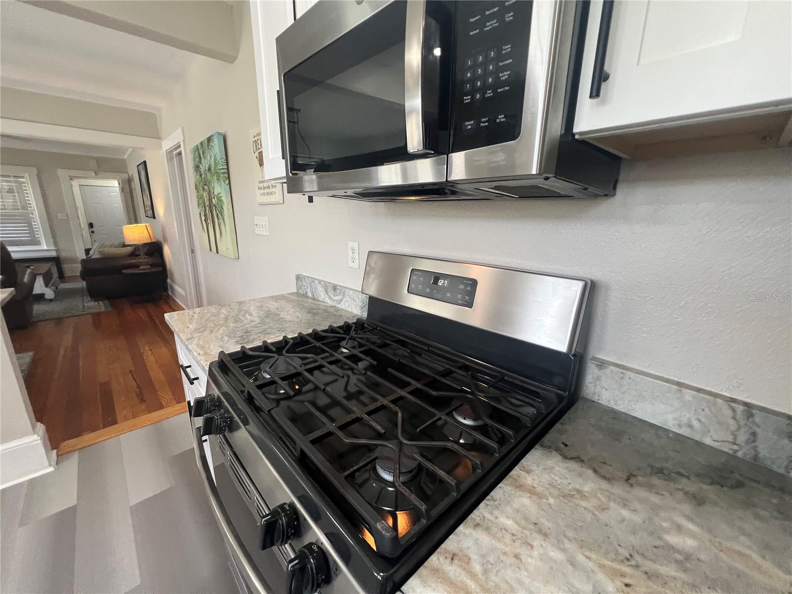 Image 19 of 25 For 914 17th Street W