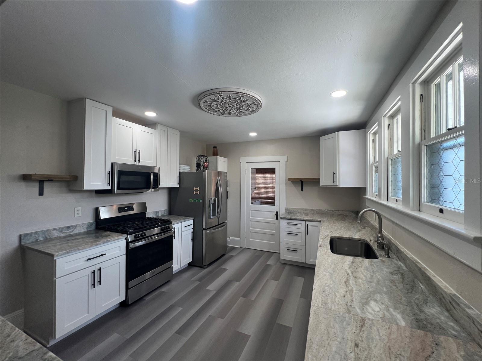 Image 24 of 25 For 914 17th Street W