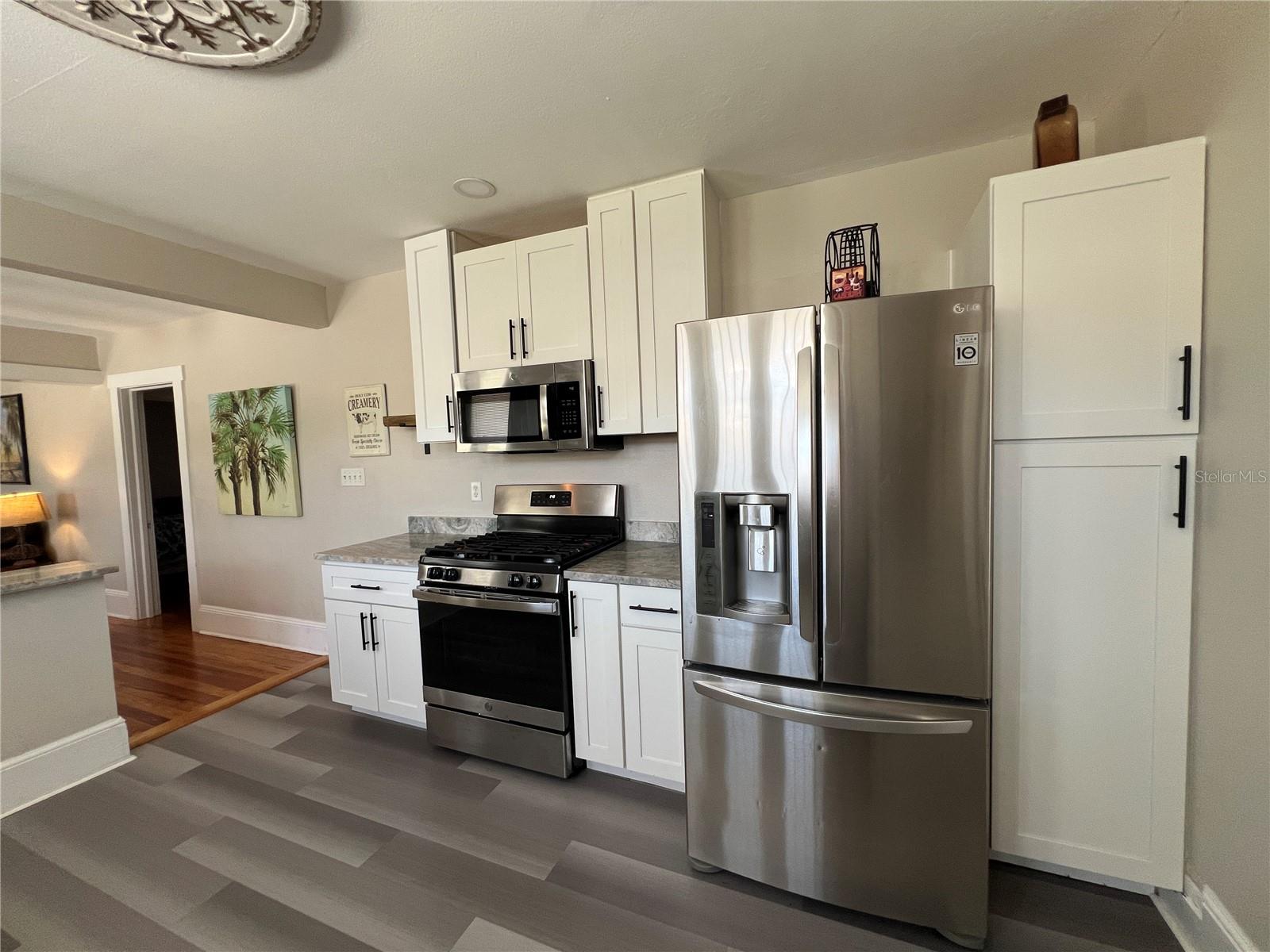 Image 3 of 25 For 914 17th Street W