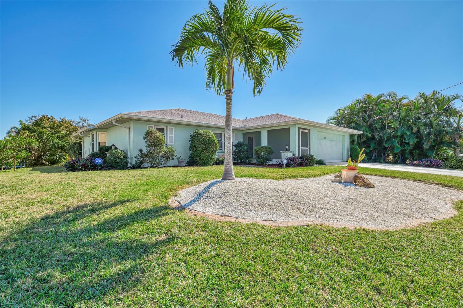 Image 10 of 55 For 602 Portia Street N