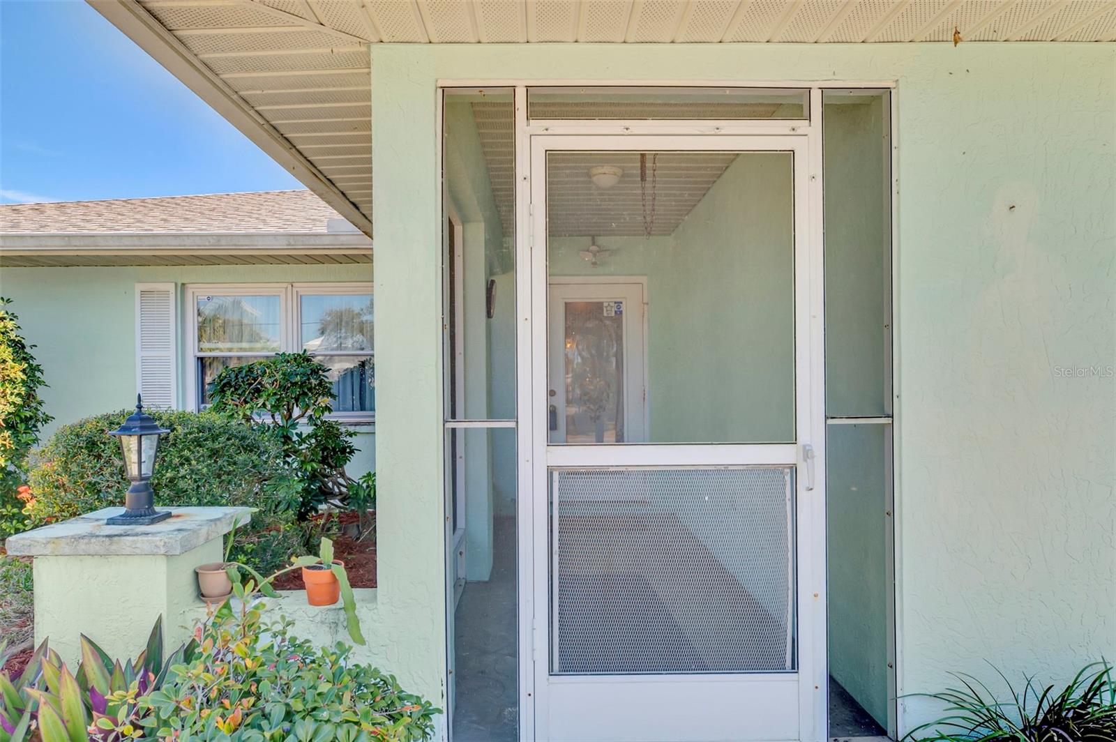 Image 15 of 55 For 602 Portia Street N