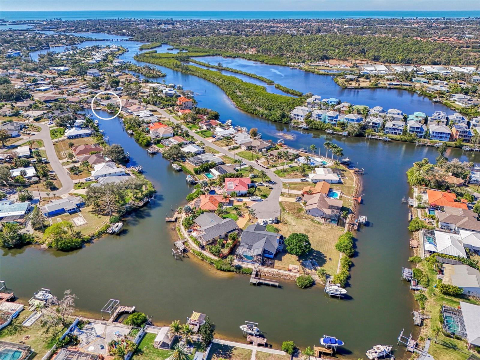 Image 17 of 55 For 602 Portia Street N