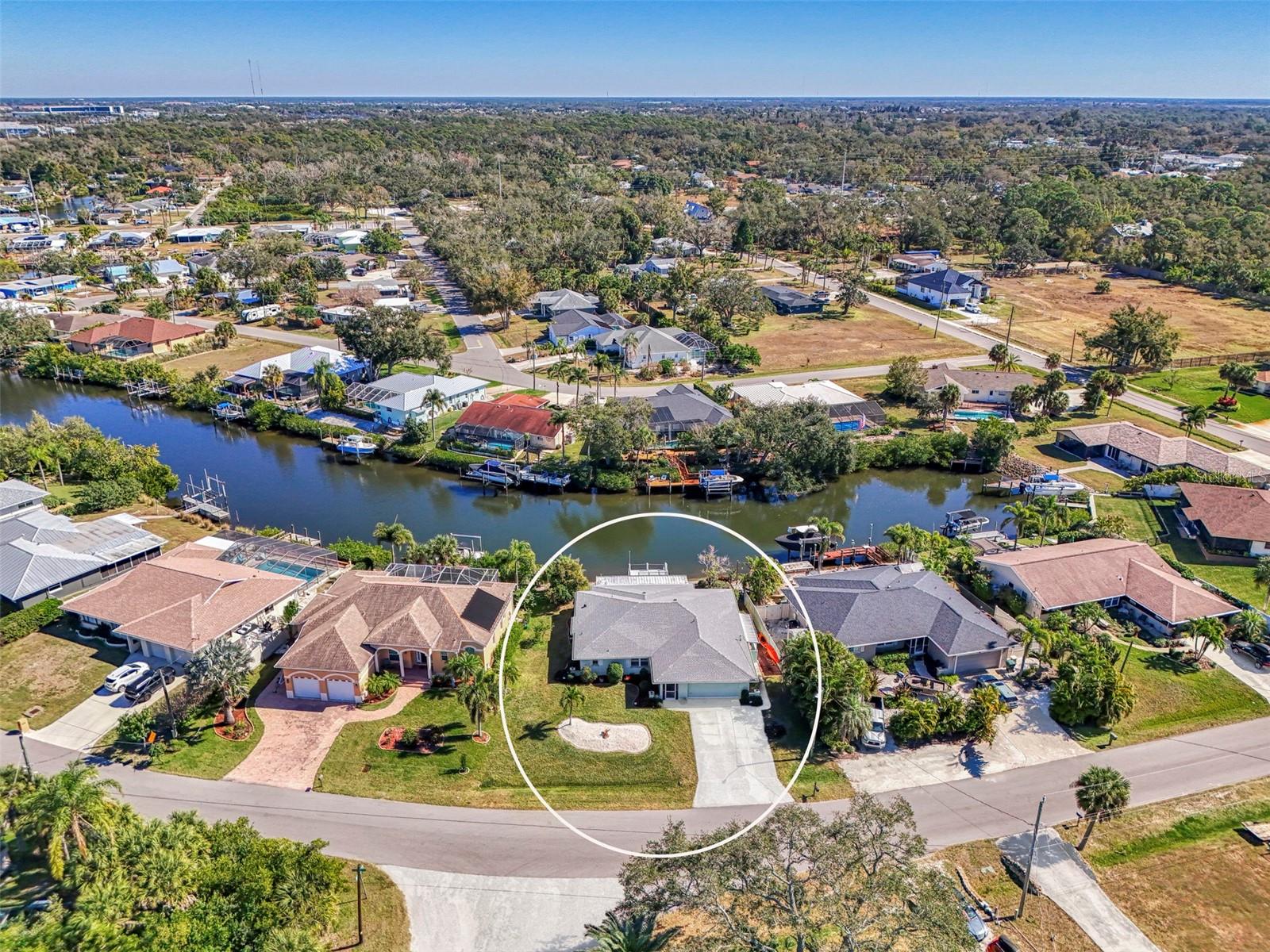 Image 2 of 55 For 602 Portia Street N