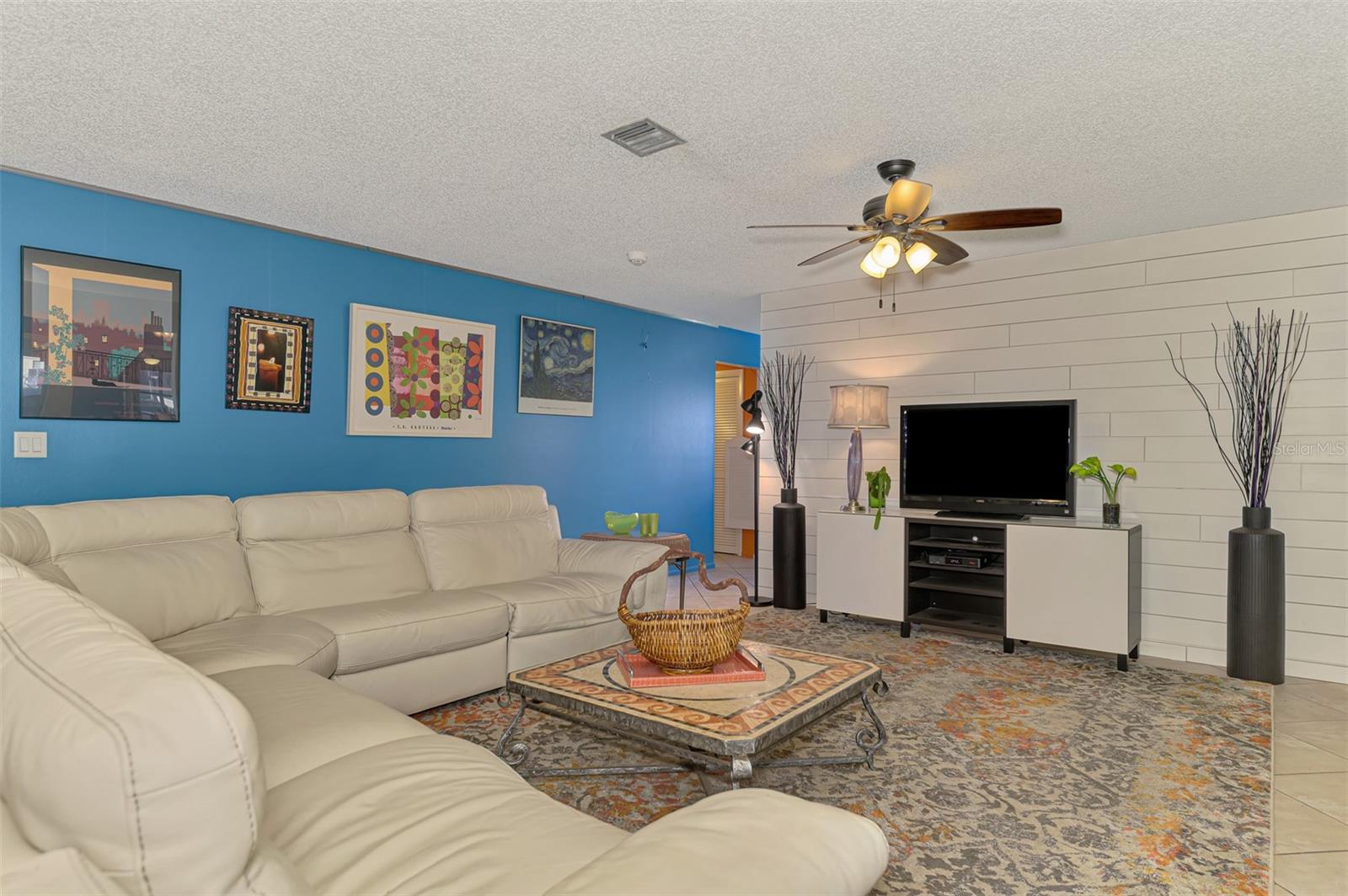 Image 22 of 55 For 602 Portia Street N