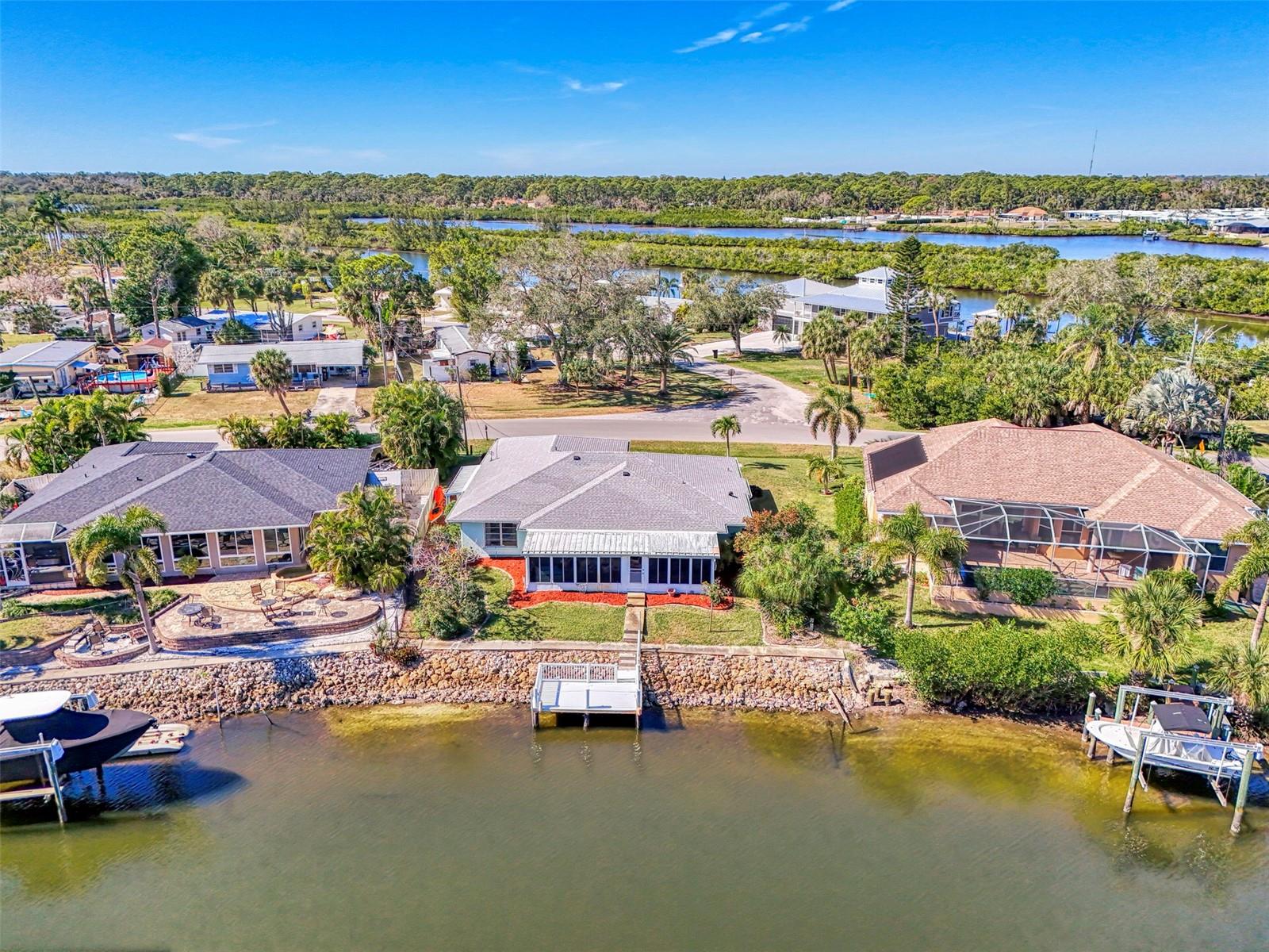 Image 3 of 55 For 602 Portia Street N