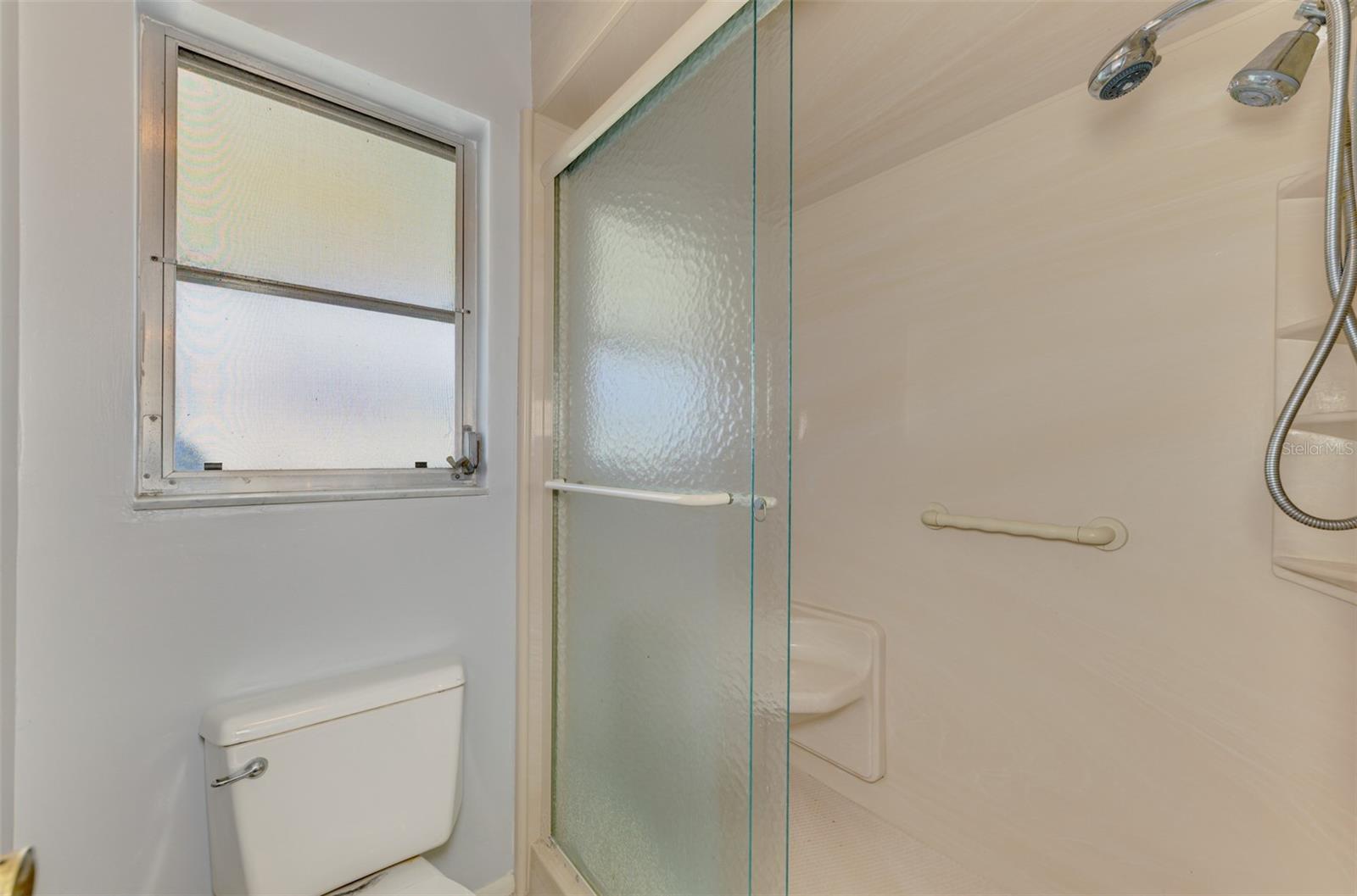 Image 40 of 55 For 602 Portia Street N