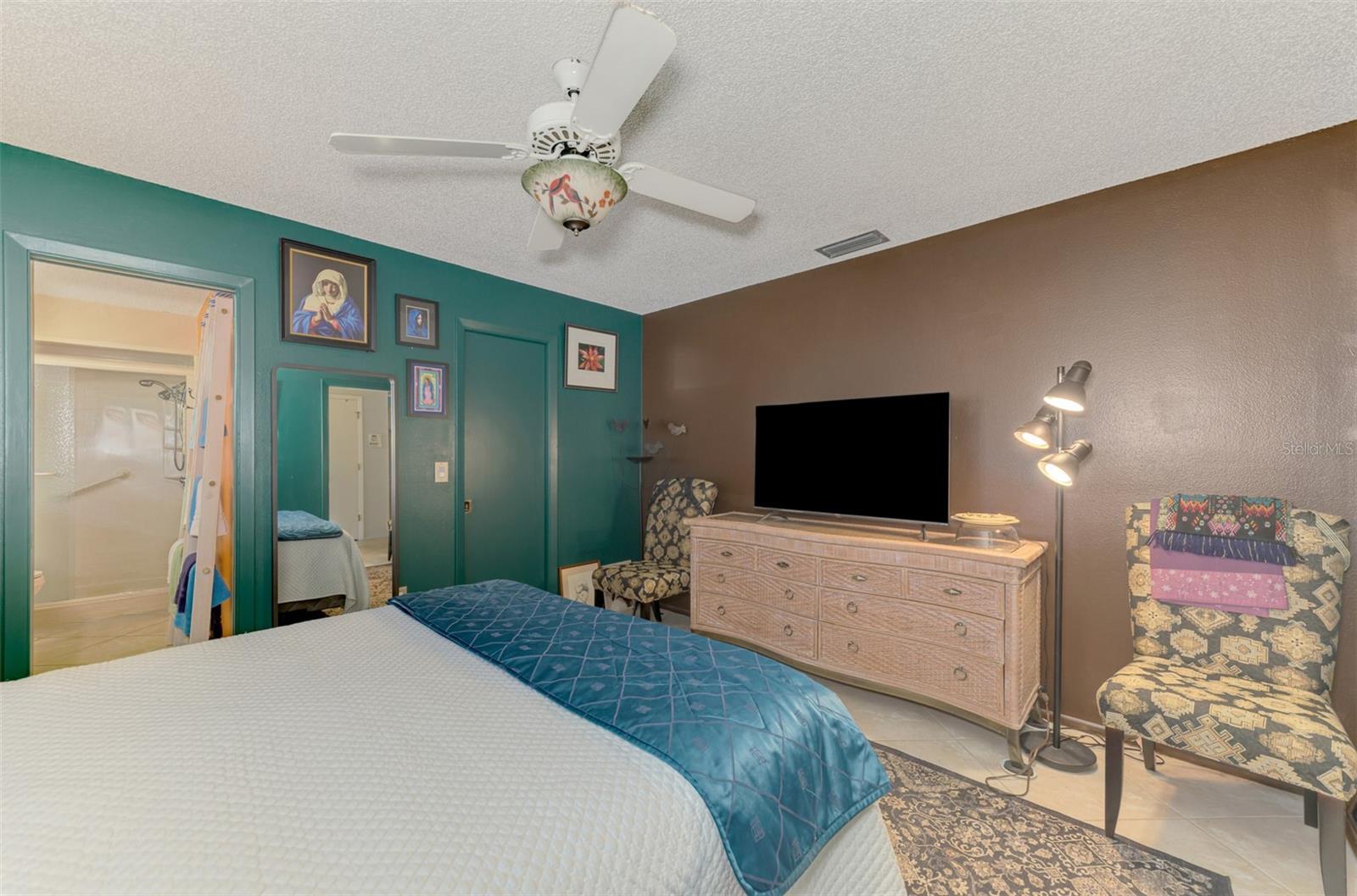 Image 42 of 55 For 602 Portia Street N