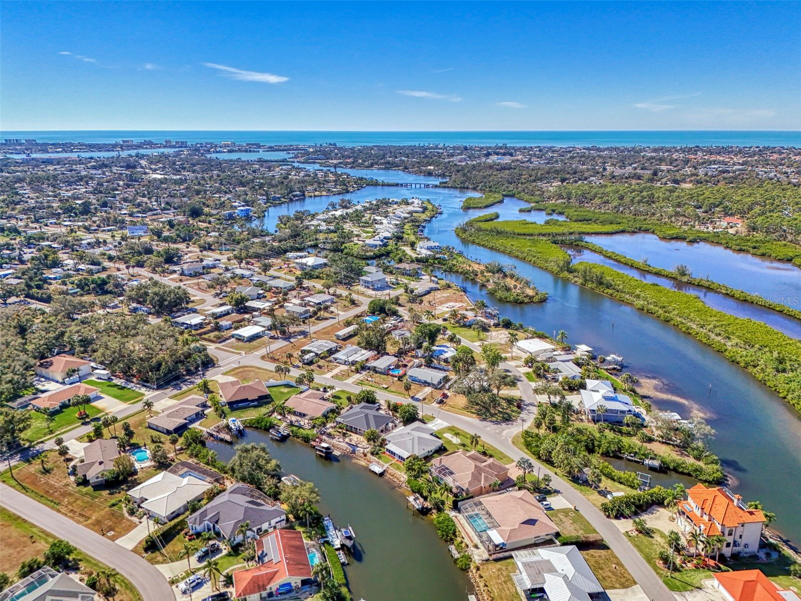 Image 54 of 55 For 602 Portia Street N