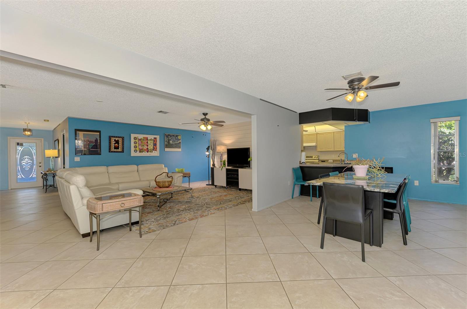 Image 7 of 55 For 602 Portia Street N