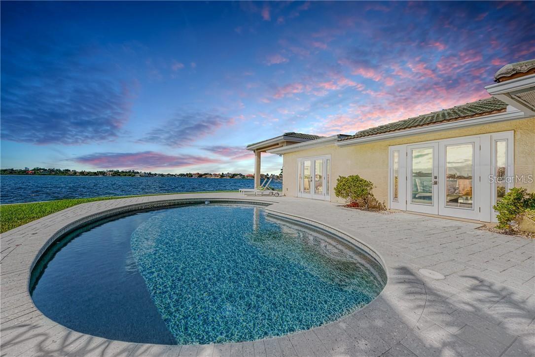 Image 8 of 50 For 7692 Cove Terrace