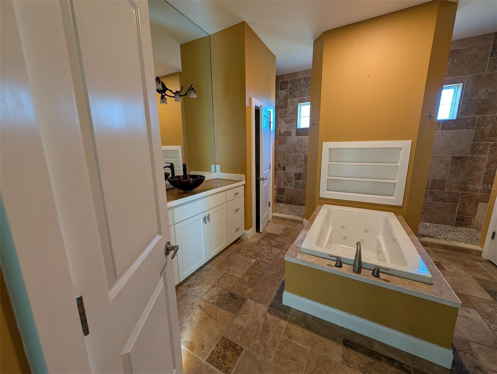 Image 16 of 51 For 13653 Heritage Way