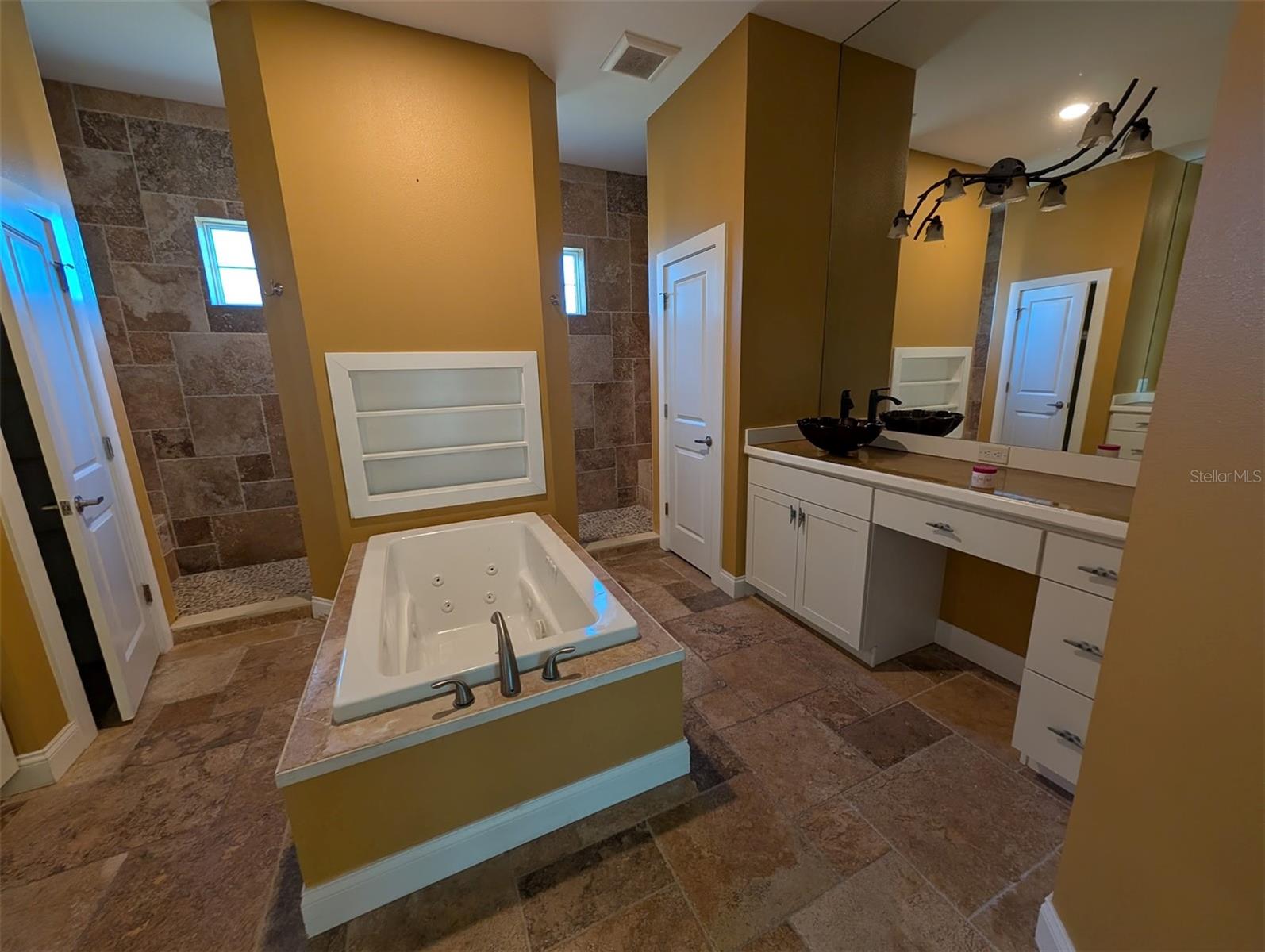 Image 17 of 51 For 13653 Heritage Way