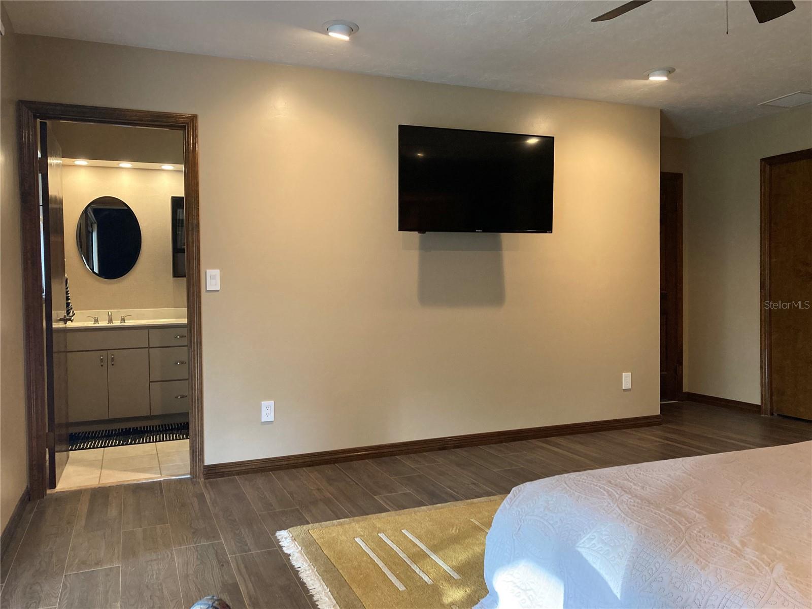 Image 31 of 81 For 6800 18th Terrace Road