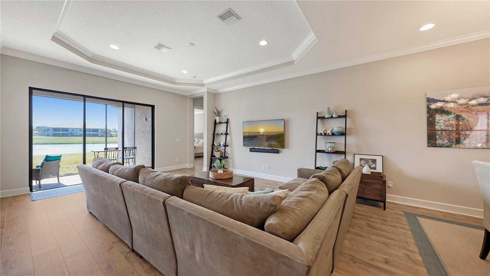 Listing photo id 10 for 13943 Messina Loop