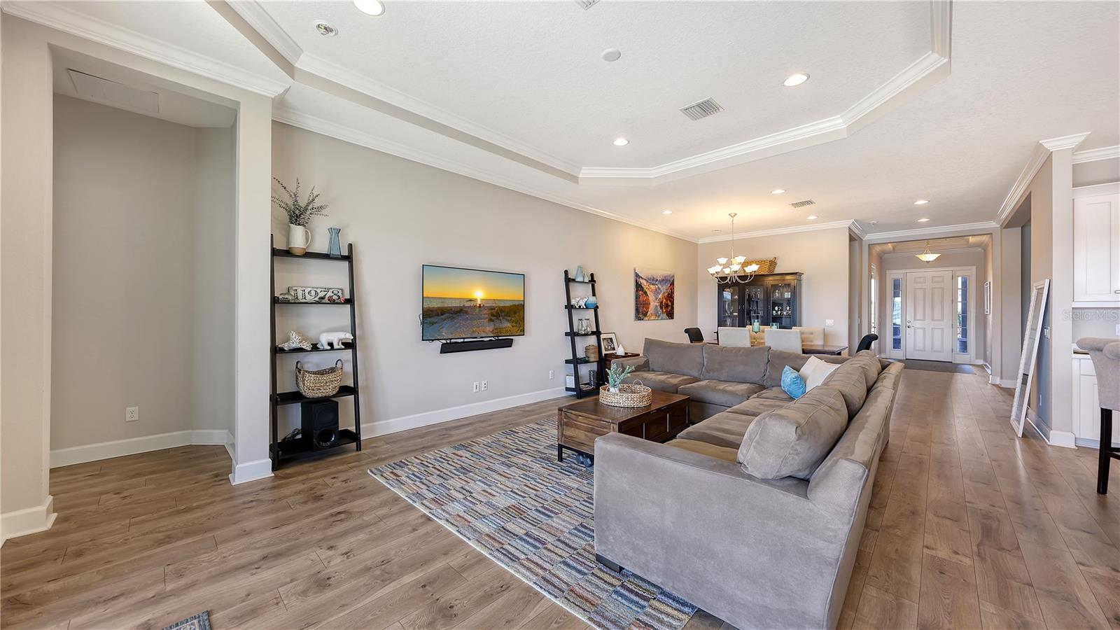 Listing photo id 16 for 13943 Messina Loop