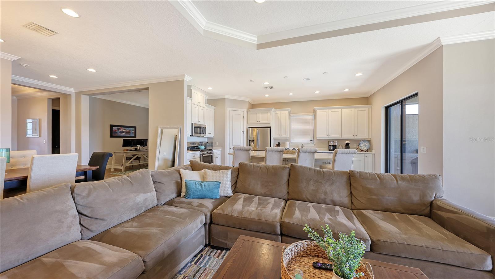 Listing photo id 18 for 13943 Messina Loop