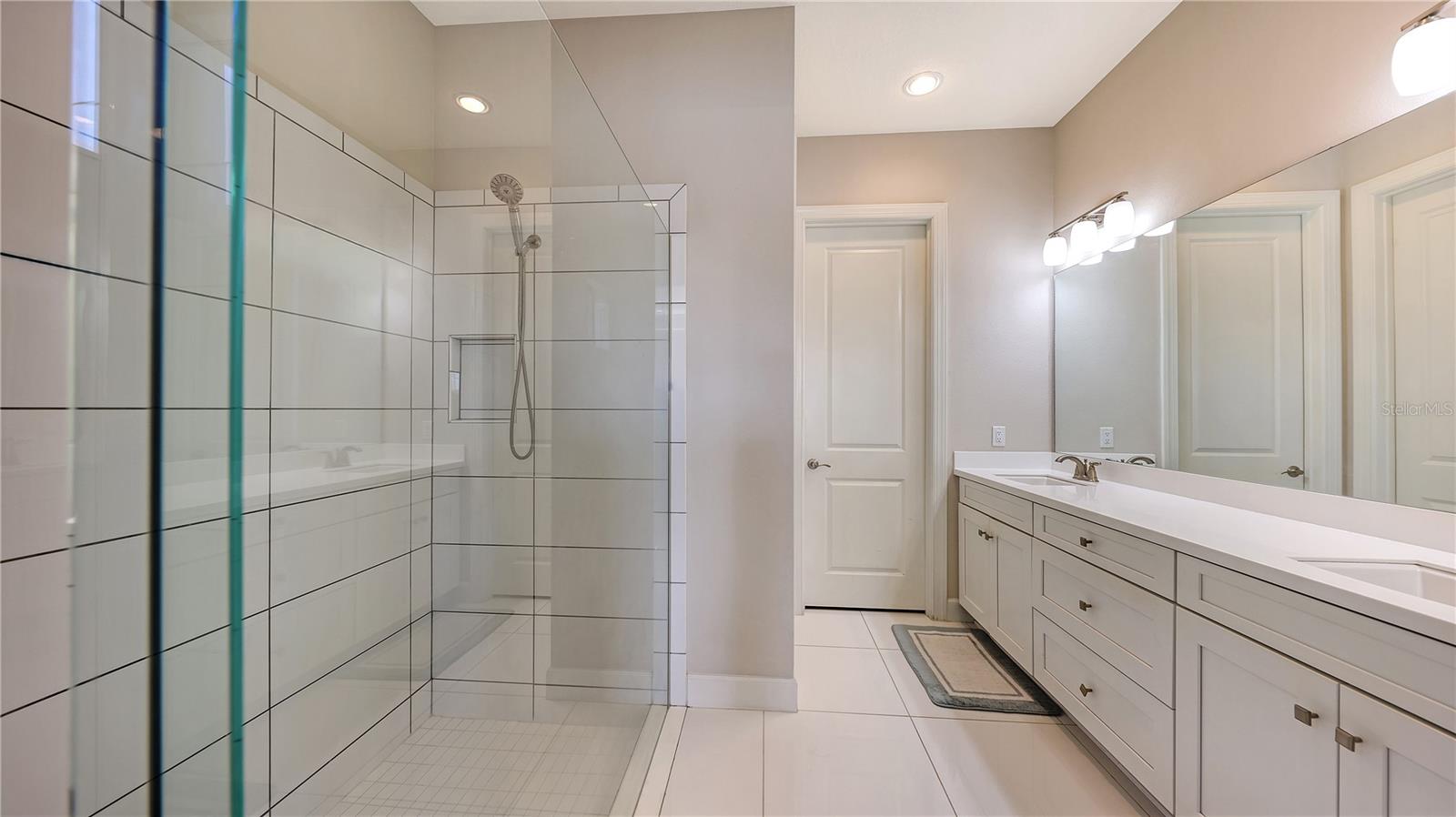 Listing photo id 27 for 13943 Messina Loop