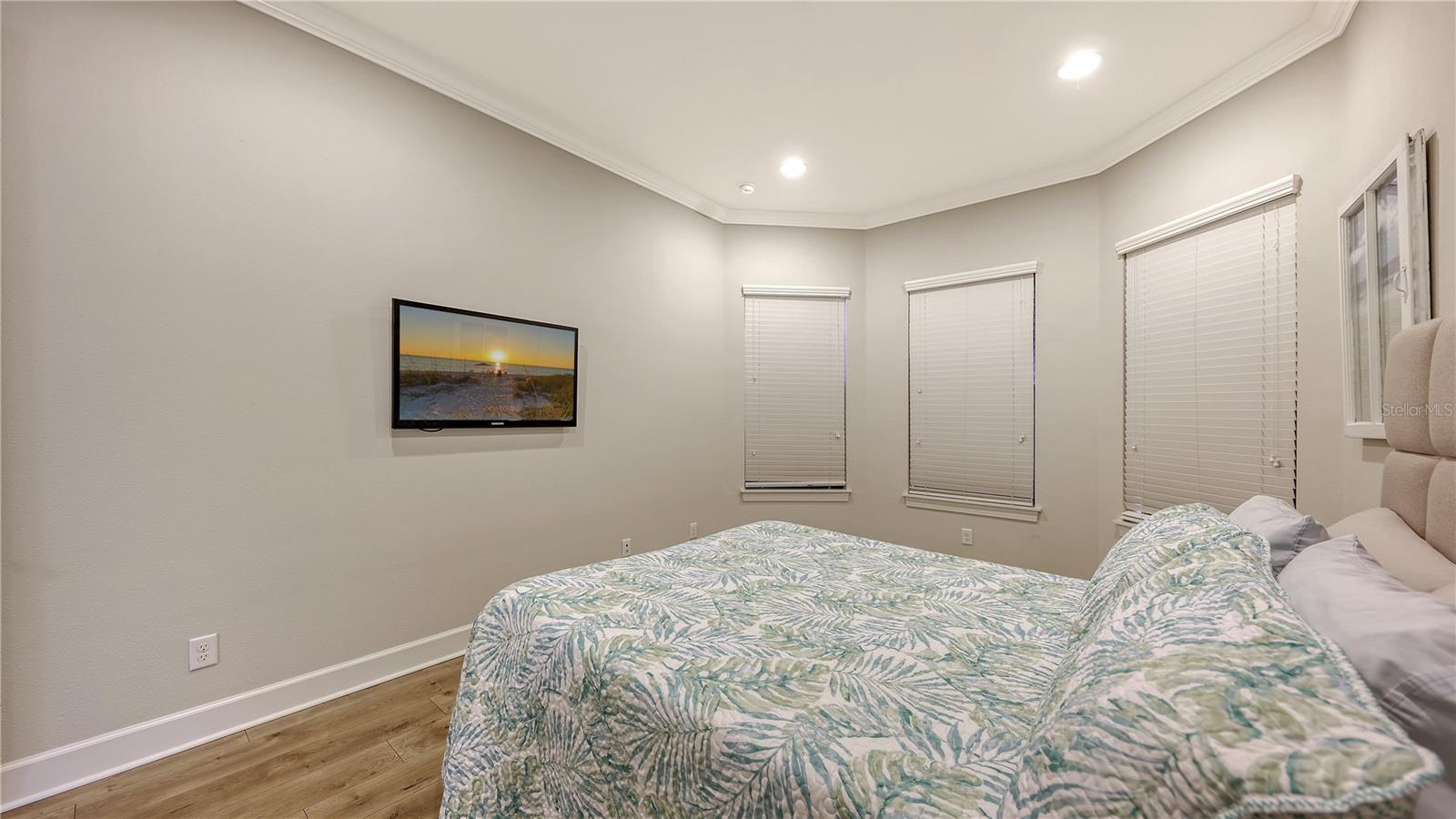 Listing photo id 30 for 13943 Messina Loop