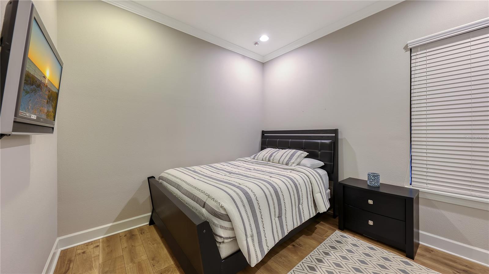 Listing photo id 33 for 13943 Messina Loop