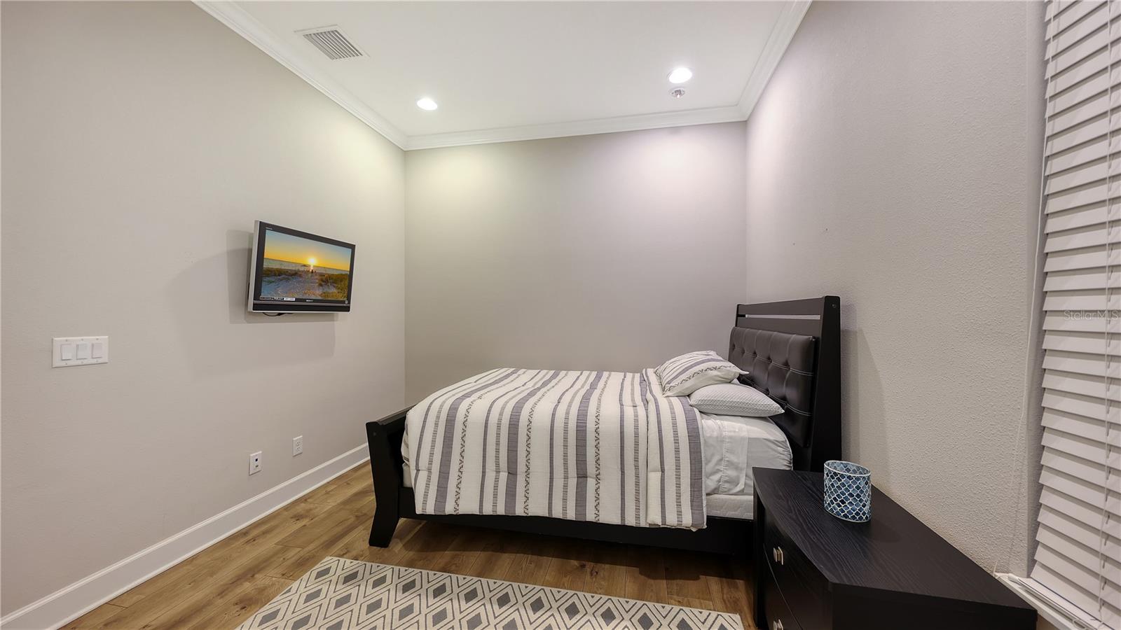 Listing photo id 34 for 13943 Messina Loop