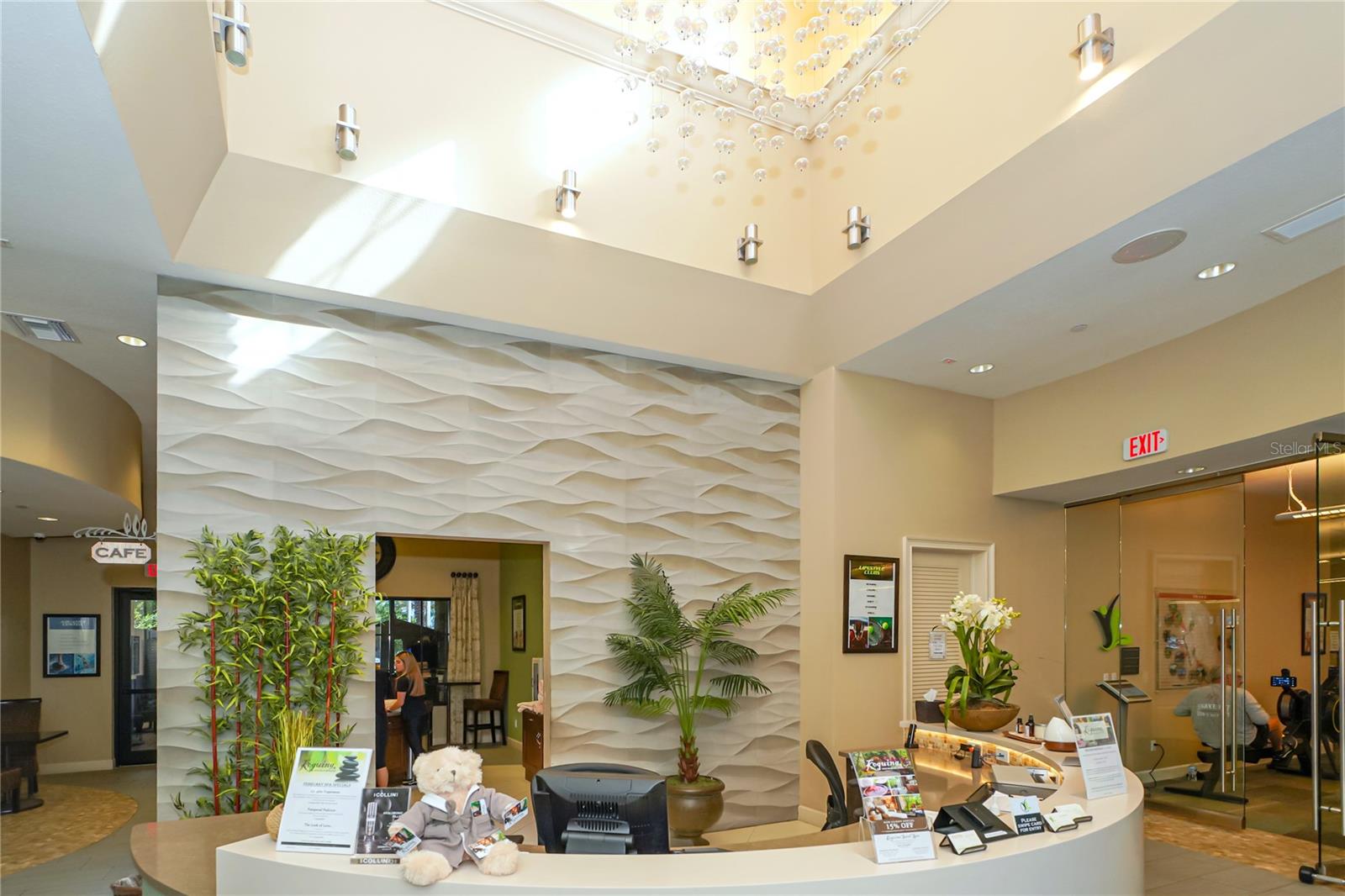 Listing photo id 59 for 13943 Messina Loop