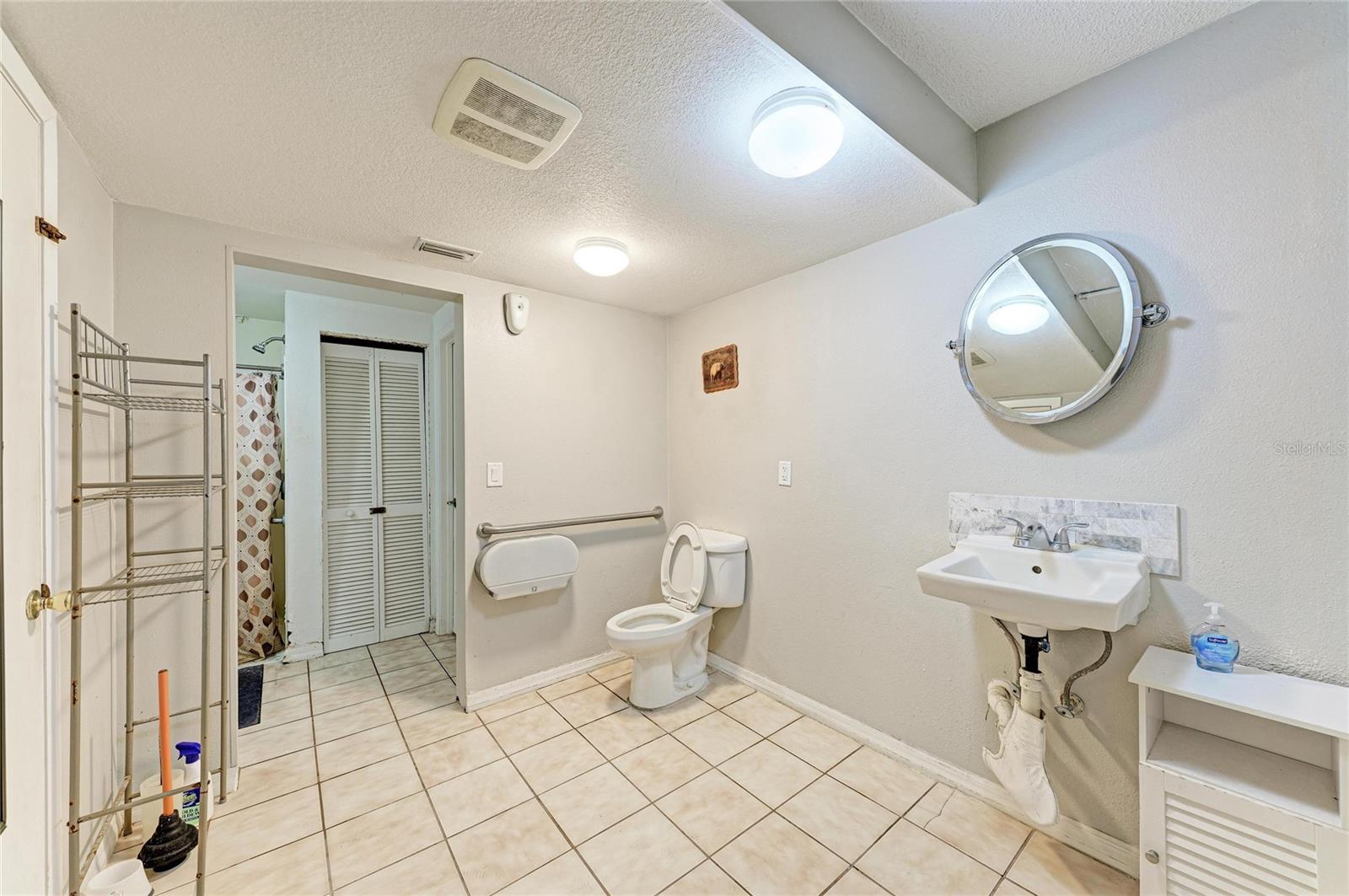 Image 27 of 49 For 1205 44th Avenue E