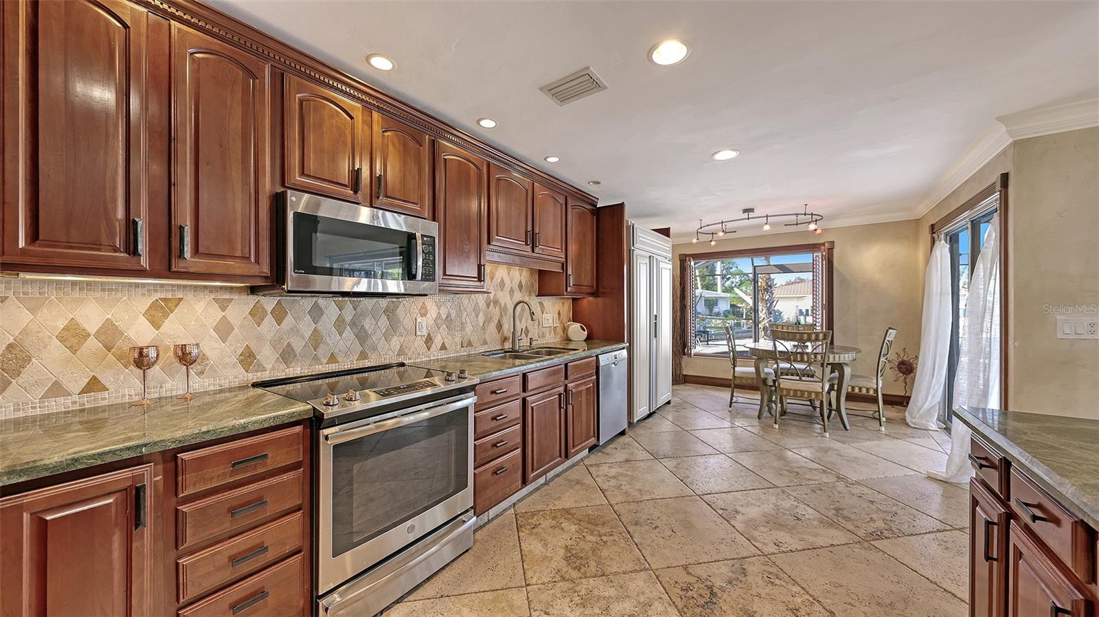 Image 10 of 86 For 4216 Plumosa Street W