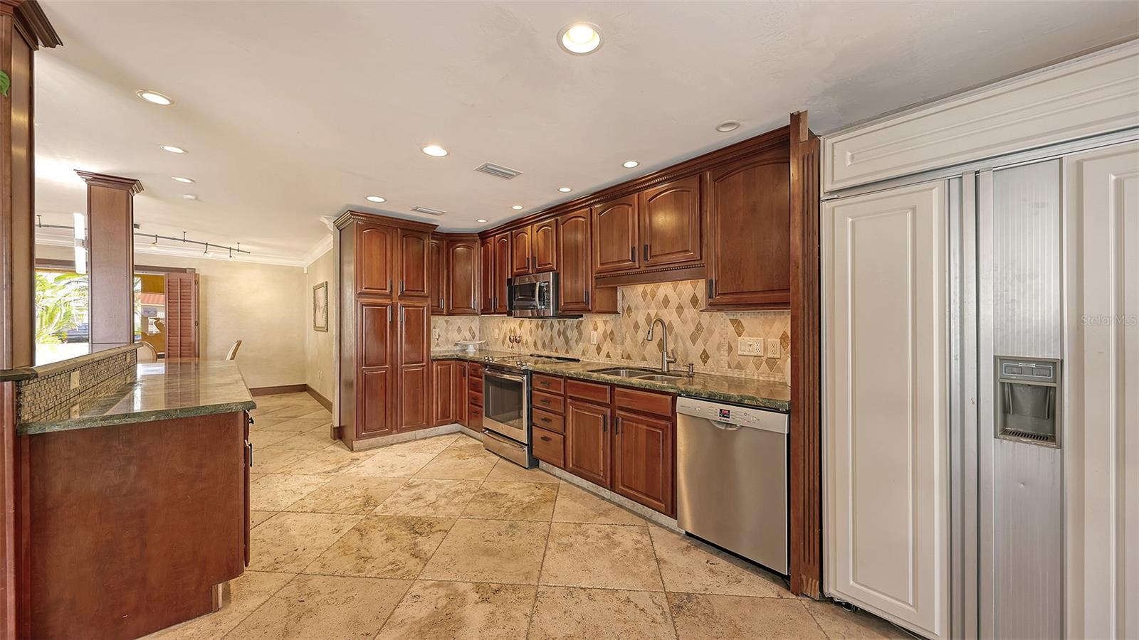 Image 11 of 86 For 4216 Plumosa Street W