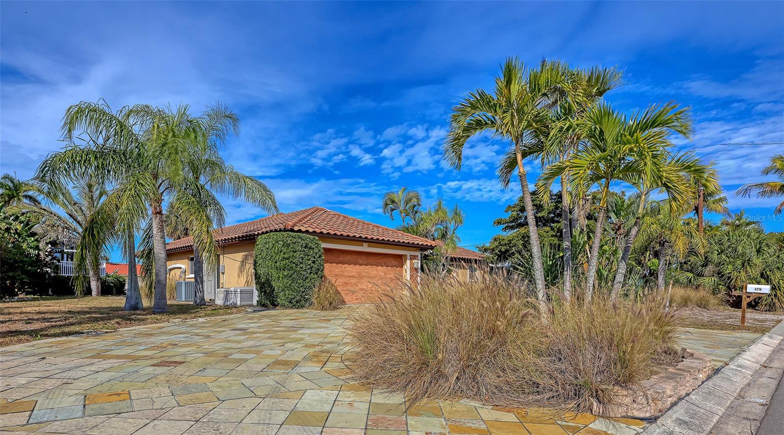 Image 2 of 86 For 4216 Plumosa Street W