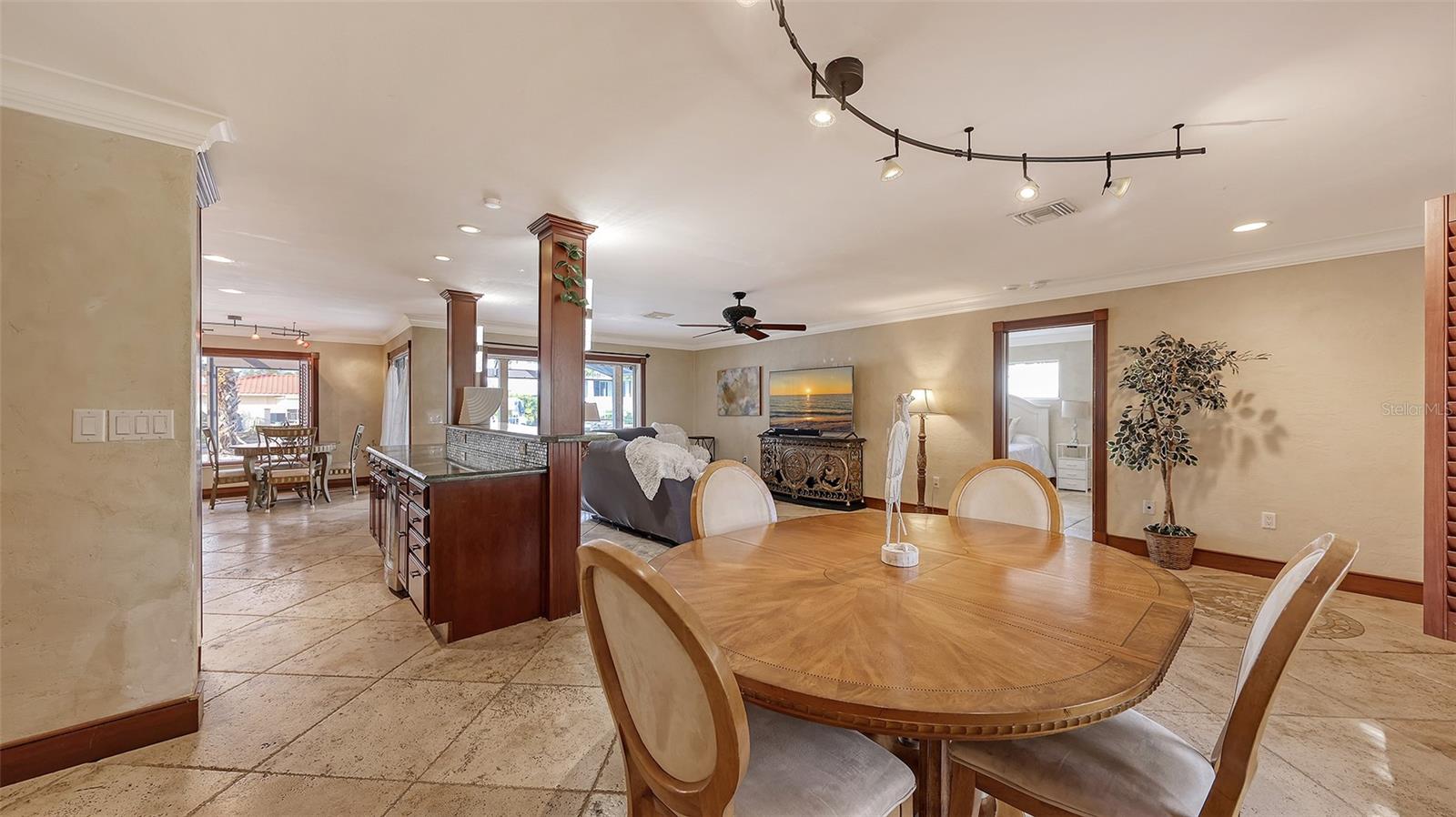 Image 7 of 86 For 4216 Plumosa Street W