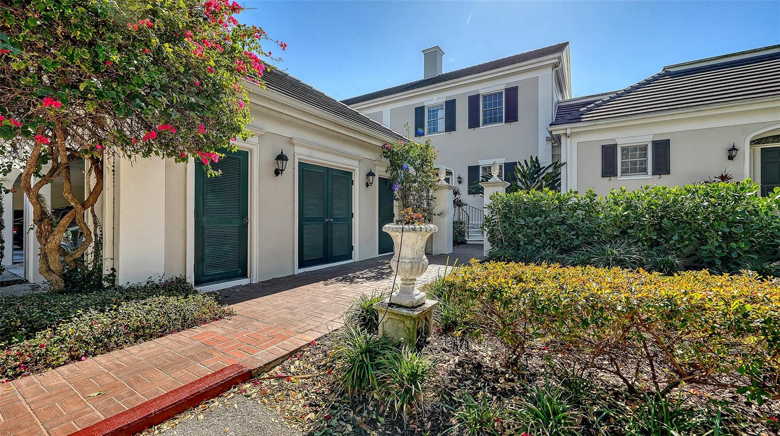 Image 49 of 86 For 57 Bishops Court Road 121