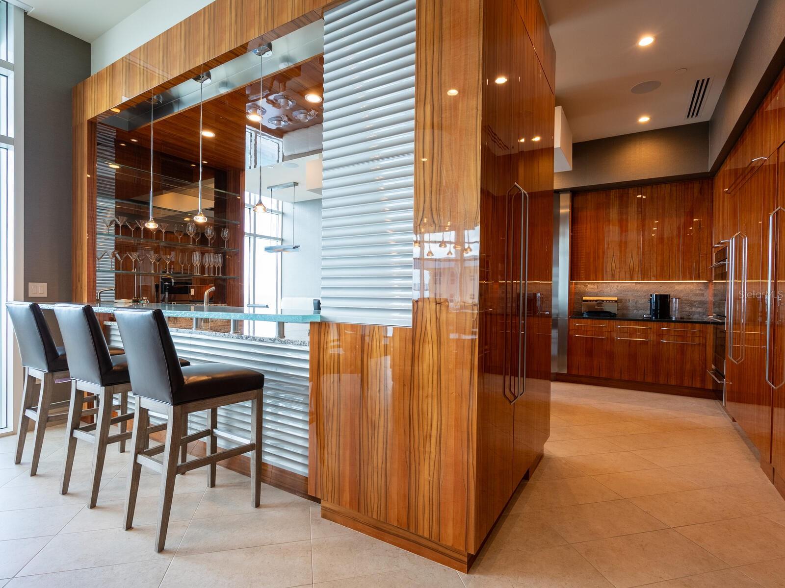 Image 21 of 53 For 655 Longboat Club Road 1ph