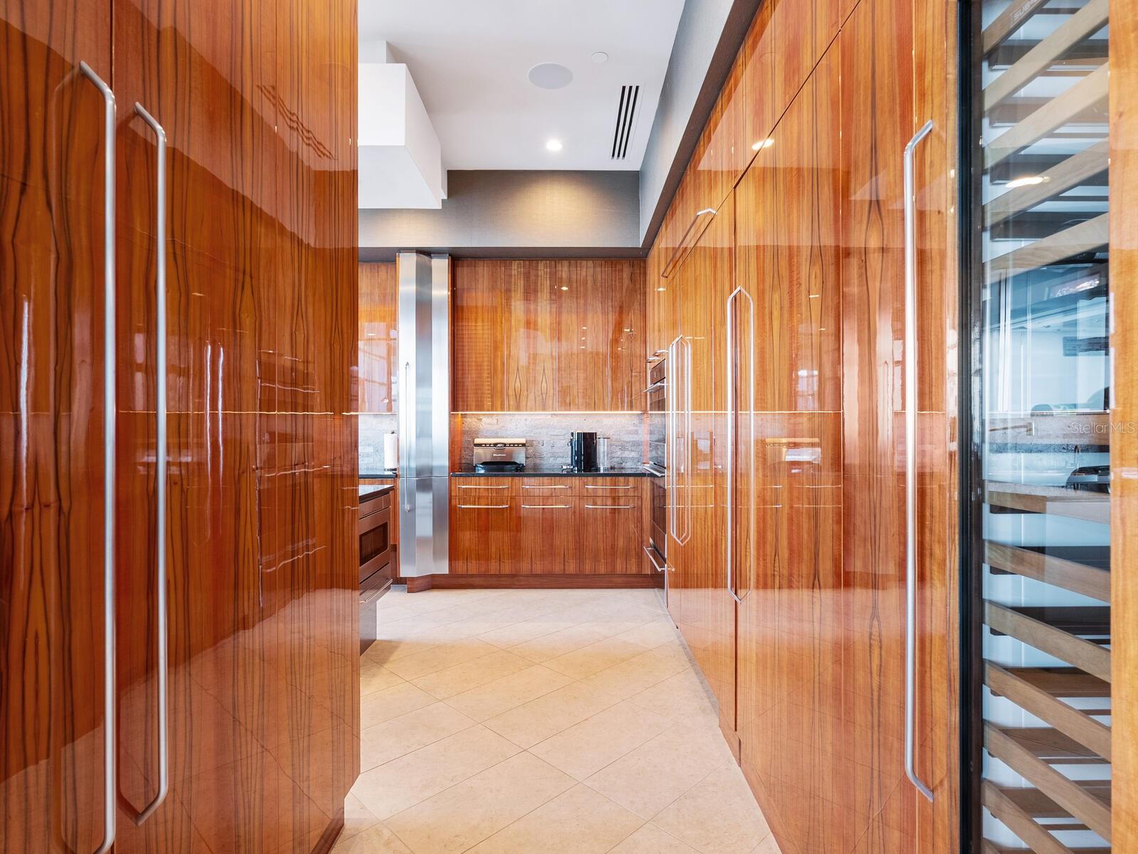 Image 22 of 53 For 655 Longboat Club Road 1ph