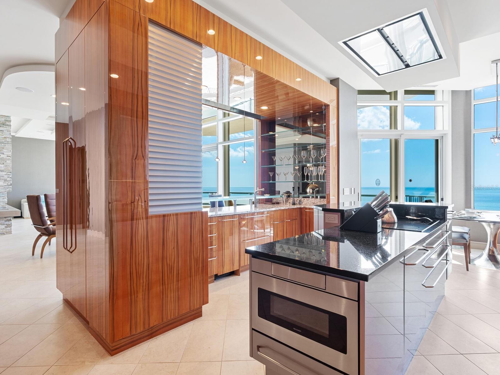 Image 25 of 53 For 655 Longboat Club Road 1ph