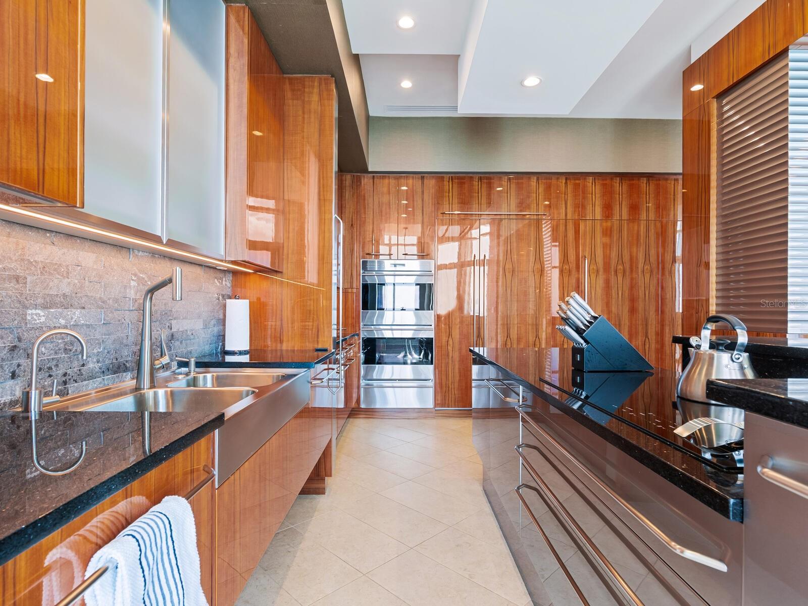 Image 27 of 53 For 655 Longboat Club Road 1ph