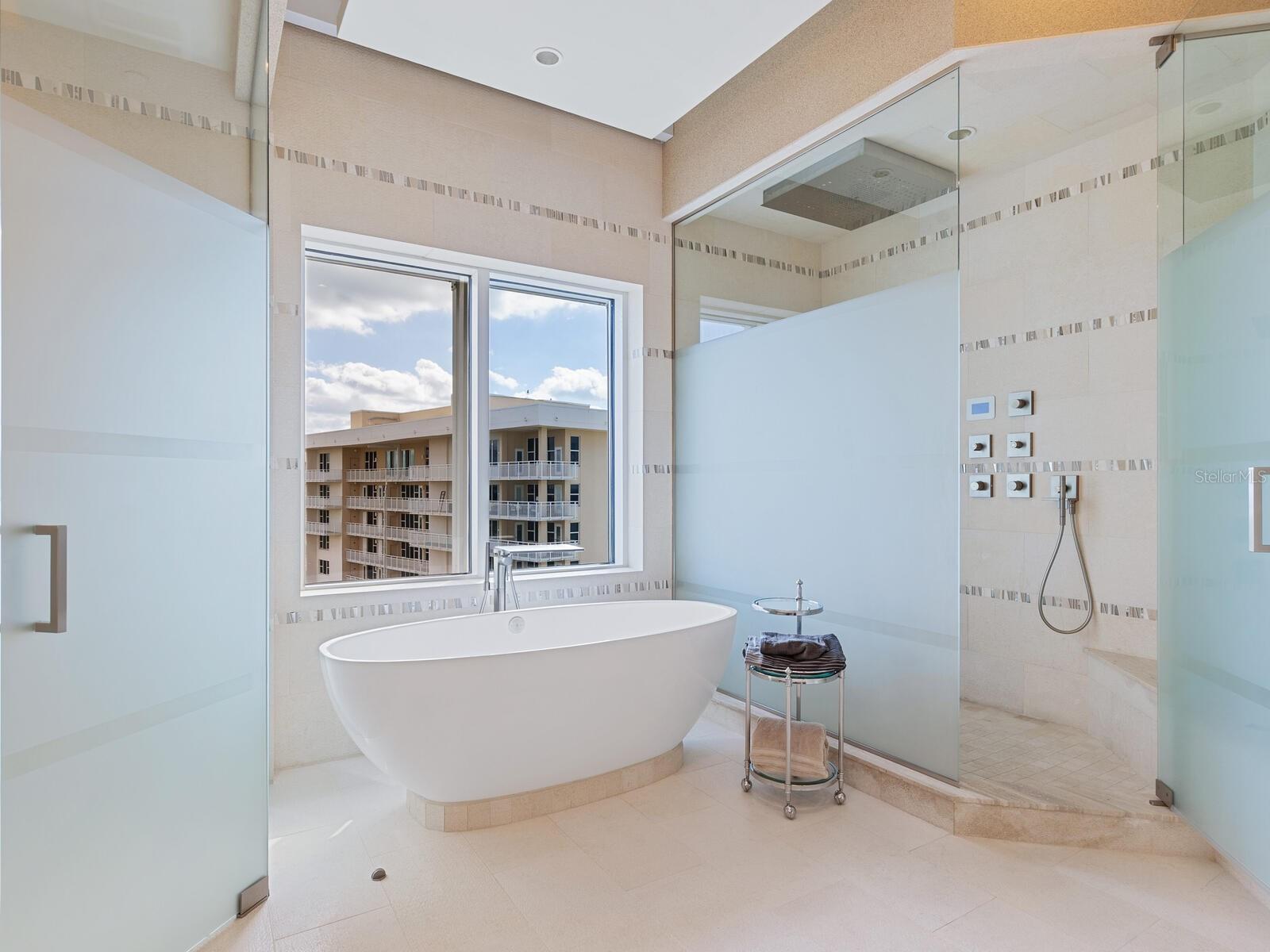 Image 37 of 53 For 655 Longboat Club Road 1ph